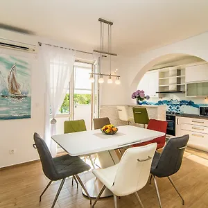 https://vera-luxury.in-istria.net
