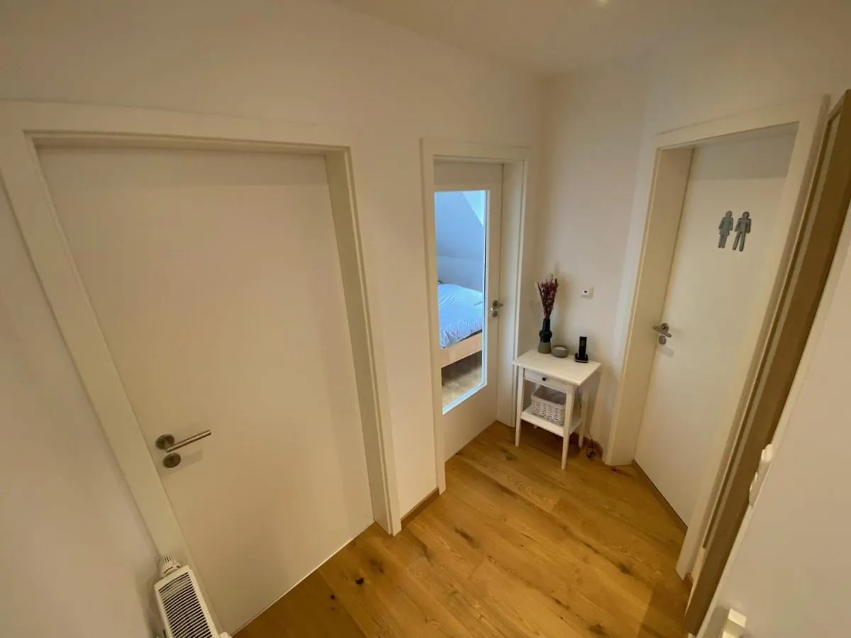 Neues Inserat, modernes Penthouse, nahe Würzburg Apartment